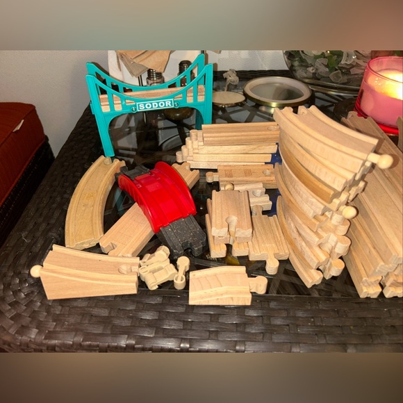 thomas and friends Lot Of 92 Wooden Train Tracks - Picture 6 of 7